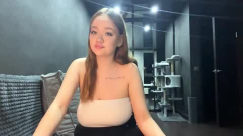 Esta online show from November 16, 6:02 pm