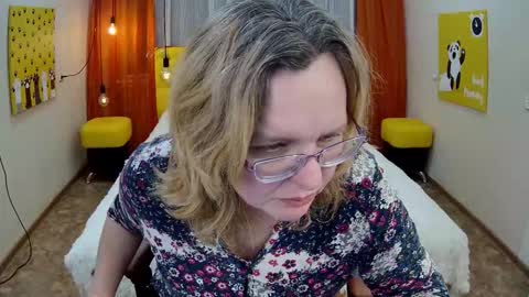 Snapshot of vestawoody chatting on November 20, 1:00 pm vestawoody online show from November 20, 1:00 pm