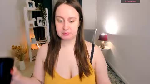 Snapshot of via_lattea_ chatting on June 12, 5:45 pm Camilla online show from June 12, 5:45 pm