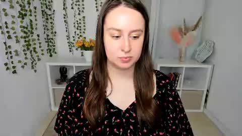 Snapshot of via_lattea_ chatting on June 28, 12:55 pm Camilla online show from June 28, 12:55 pm