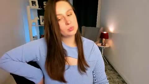 Snapshot of via_lattea_ chatting on July 8, 4:22 pm Camilla online show from July 8, 4:22 pm