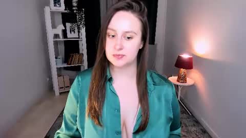 Snapshot of via_lattea_ chatting on July 16, 9:10 pm Camilla online show from July 16, 9:10 pm