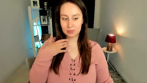Snapshot of via_lattea_ chatting on July 19, 1:37 pm Camilla online show from July 19, 1:37 pm