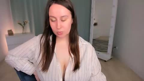 Snapshot of via_lattea_ chatting on August 1, 4:39 pm Camilla online show from August 1, 4:39 pm