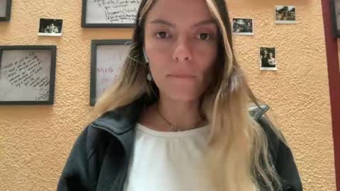 Snapshot of viajemos chatting on June 28, 10:16 pm papichulo y mamichula online show from June 28, 10:16 pm