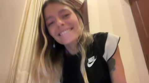Snapshot of viajemos chatting on July 14, 2:05 am papichulo y mamichula online show from July 14, 2:05 am