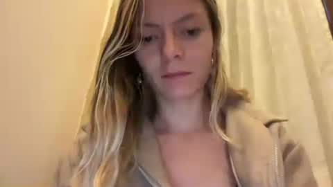 Snapshot of viajemos chatting on July 16, 10:49 pm papichulo y mamichula online show from July 16, 10:49 pm