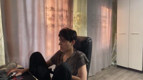 vialeras online show from November 18, 3:45 am