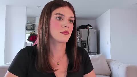 Snapshot of viamiel chatting on June 25, 9:52 pm Viamel online show from June 25, 9:52 pm