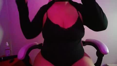 Snapshot of vibe_xxxo chatting on March 2, 6:14 am vibe_xxxo online show from March 2, 6:14 am