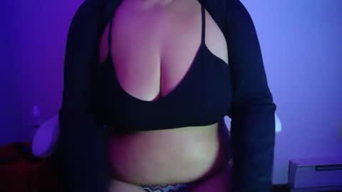 Snapshot of vibe_xxxo chatting on March 13, 4:41 am vibe_xxxo online show from March 13, 4:41 am