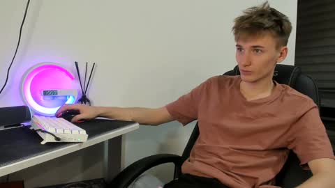 Snapshot of vibemygirl chatting on December 4, 12:47 pm vibemygirl online show from December 4, 12:47 pm