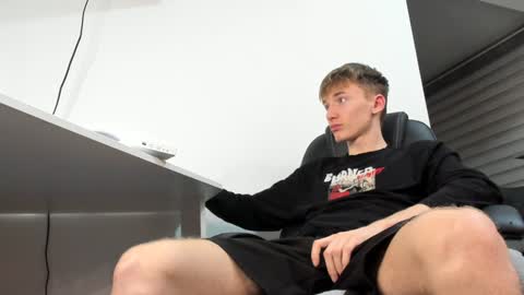 Snapshot of vibemygirl chatting on December 23, 12:52 pm vibemygirl online show from December 23, 12:52 pm