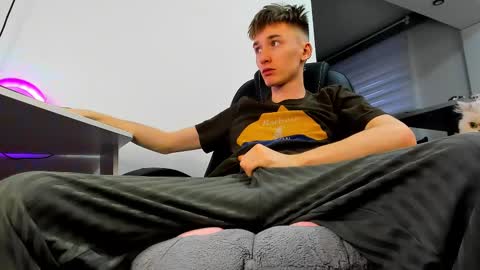 Snapshot of vibemygirl chatting on February 20, 11:53 am vibemygirl online show from February 20, 11:53 am