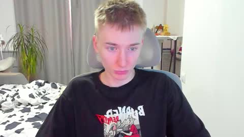 Snapshot of vibemygirl chatting on December 18, 9:04 am vibemygirl online show from December 18, 9:04 am