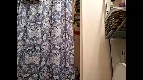 Snapshot of vibenfeelingood chatting on November 3, 10:21 pm vibenfeelingood online show from November 3, 10:21 pm