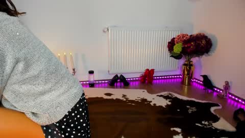 ViciousQueenu can call me Laura online show from November 19, 7:52 am