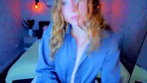 Snapshot of vicki_milles chatting on June 14, 4:42 pm vicki_milles online show from June 14, 4:42 pm