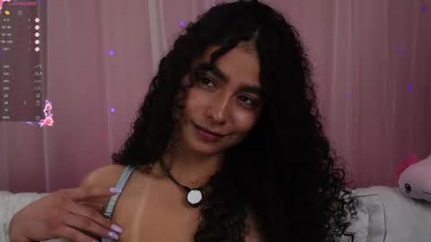 Snapshot of vicky_curly chatting on November 1, 12:01 am vicky_curly online show from November 1, 12:01 am