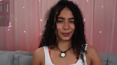 Snapshot of vicky_curly chatting on November 7, 12:43 am vicky_curly online show from November 7, 12:43 am