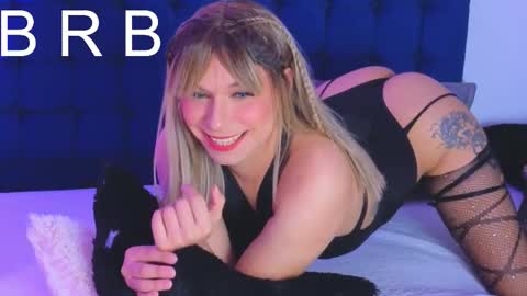 Snapshot of vicky_hot_x chatting on November 7, 10:10 pm online show from November 7, 10:10 pm