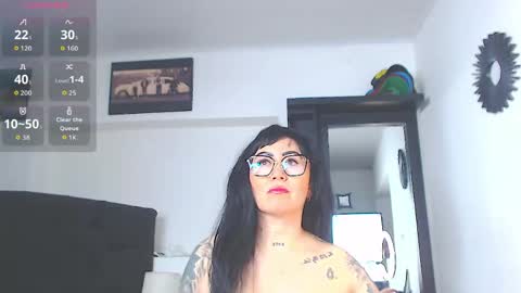 Snapshot of vicky_hotmilf chatting on May 11, 7:58 am Vicky online show from May 11, 7:58 am