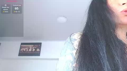 Snapshot of vicky_hotmilf chatting on May 26, 10:22 am Vicky online show from May 26, 10:22 am