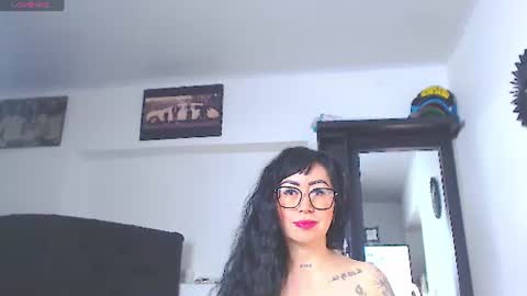 Snapshot of vicky_hotmilf chatting on June 12, 8:35 am Vicky online show from June 12, 8:35 am