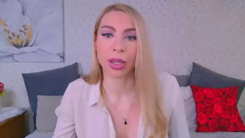 Snapshot of vicky_venus chatting on June 4, 2:28 am VickyVenus online show from June 4, 2:28 am