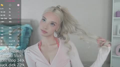 Snapshot of vickyfuckingdoll chatting on April 1, 1:39 am vickyfuckingdoll online show from April 1, 1:39 am