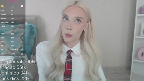 Snapshot of vickyfuckingdoll chatting on April 2, 3:37 am vickyfuckingdoll online show from April 2, 3:37 am