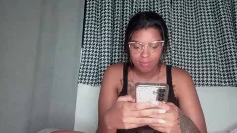 Snapshot of vickyhm22 chatting on October 2, 2:51 am vickyhm22 online show from October 2, 2:51 am