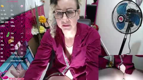 Snapshot of vickysexyx chatting on June 4, 7:53 pm Valentina online show from June 4, 7:53 pm