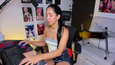 Snapshot of vickysth1 chatting on November 3, 10:42 pm VICTORIA 3 online show from November 3, 10:42 pm