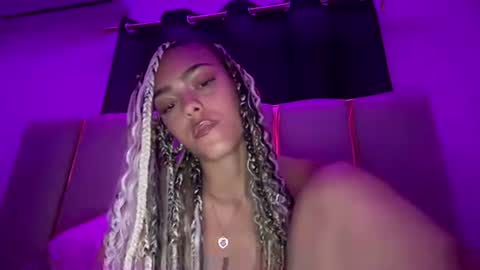 Snapshot of vickyyyx chatting on June 3, 5:32 am Goddess Victory online show from June 3, 5:32 am