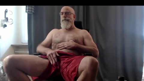 Vic online show from December 3, 1:54 pm