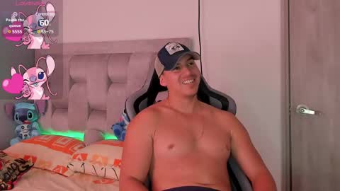 Snapshot of victor_vixen chatting on December 19, 6:12 pm victor online show from December 19, 6:12 pm