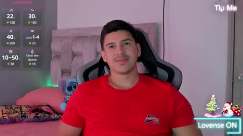 Snapshot of victor_vixen chatting on December 27, 3:59 pm victor online show from December 27, 3:59 pm