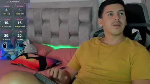 Snapshot of victor_vixen chatting on January 4, 7:23 pm victor online show from January 4, 7:23 pm