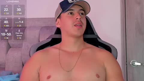 Snapshot of victor_vixen chatting on January 11, 4:46 pm victor online show from January 11, 4:46 pm