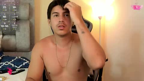 Snapshot of victor_vixen chatting on October 19, 10:32 pm victor online show from October 19, 10:32 pm