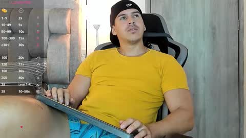 Snapshot of victor_vixen chatting on November 18, 1:26 pm victor online show from November 18, 1:26 pm