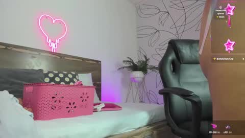 Victoria online show from December 20, 3:42 pm