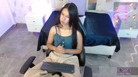 Snapshot of victoria1_tay chatting on April 27, 7:23 pm victoria1_tay online show from April 27, 7:23 pm