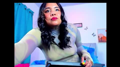 victoria_16_ online show from December 4, 5:17 am