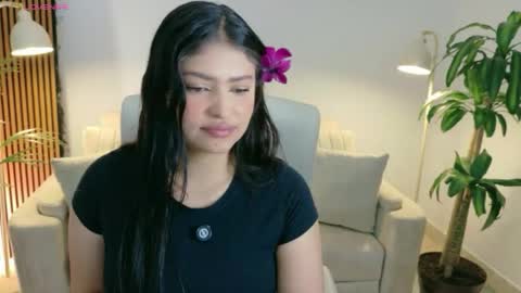 Snapshot of victoria___moon chatting on May 31, 1:51 pm victoria online show from May 31, 1:51 pm