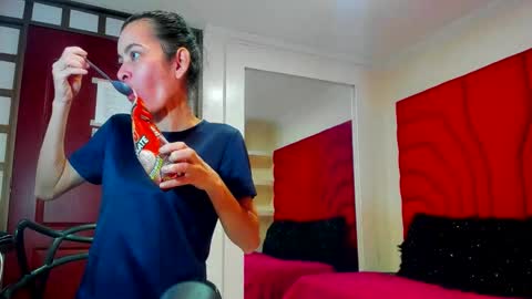 Victoria  grey  online show from May 29, 9:13 pm