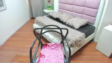 Victoria  grey  online show from July 13, 8:11 pm