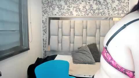  V I C T O R I A   online show from January 14, 12:00 pm