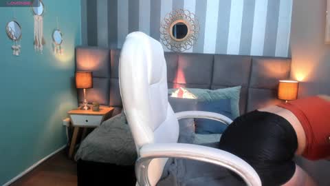 Snapshot of victoria_byte chatting on December 6, 2:06 pm Victoria online show from December 6, 2:06 pm